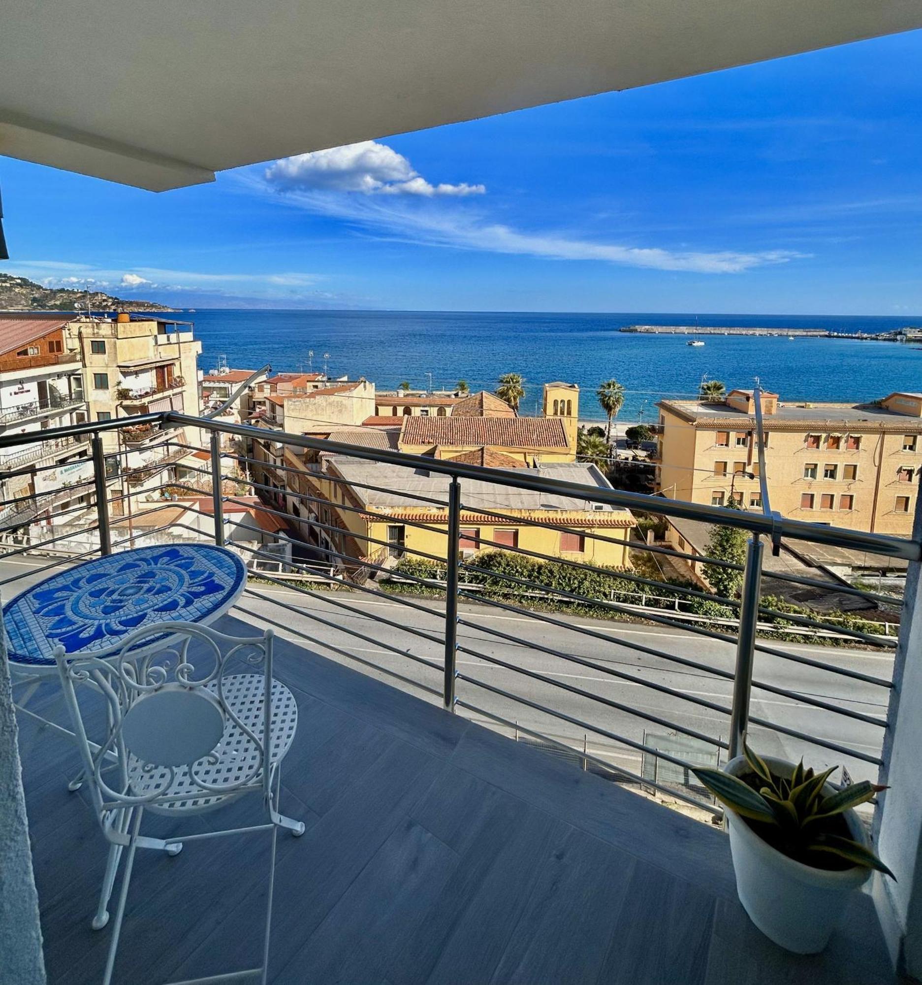 Vista Mare Apartments Giardini Naxos Bilik gambar